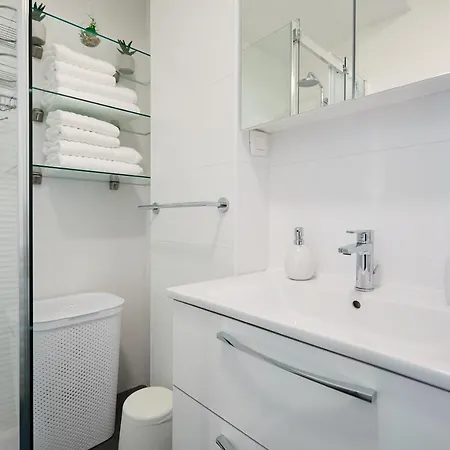 Iris Sea View - Free Parking * مْليني